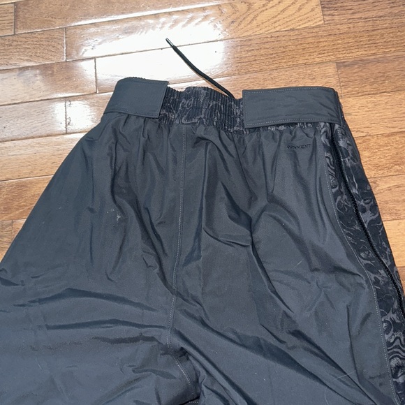 NWOT skiing pants, snow pants by North Face 👖 🎿 - Picture 8 of 9